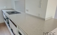 Lime Delight Silestone Arbeitsplatte, Rückwand und Wischleisten in Berlin montiert